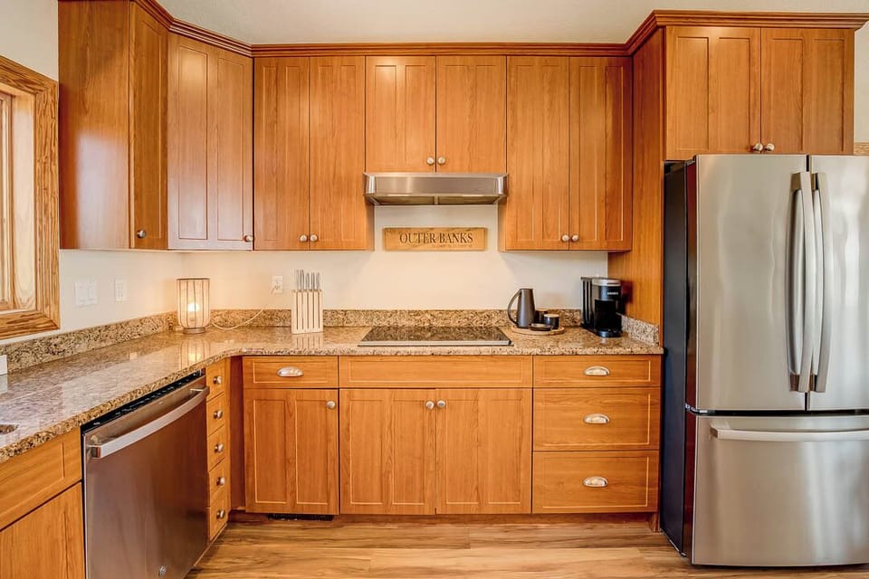 Top-Level Kitchen with Bar (seats 2)
