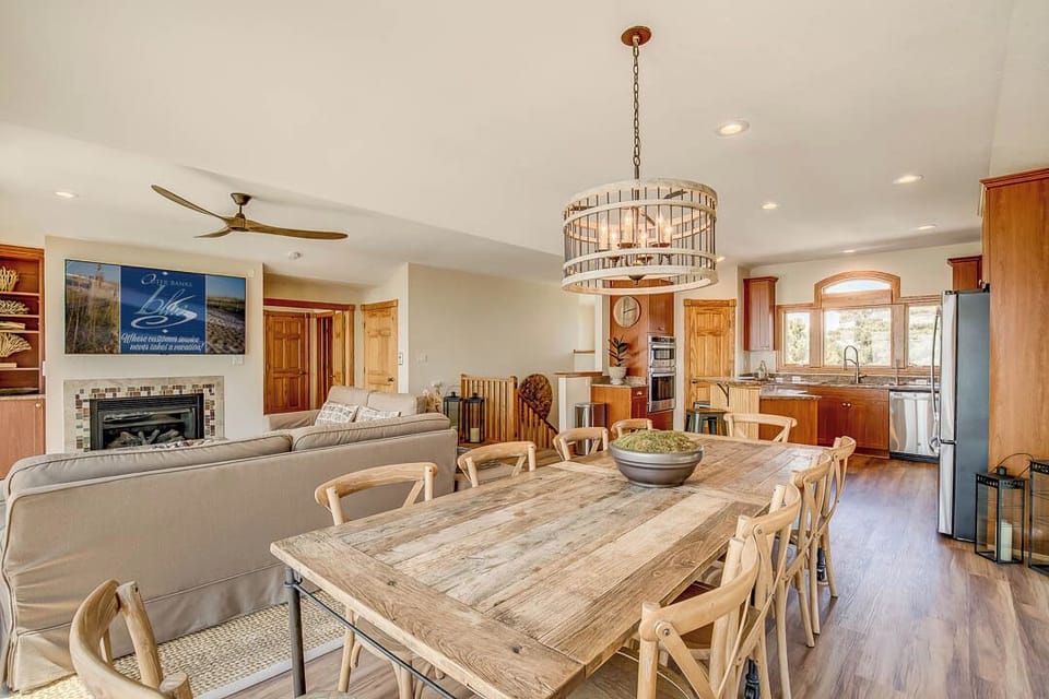 Top-Level Dining Room with Table (seats 10)