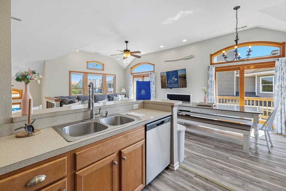 Top-Level Kitchen with Bar (seats 3)
