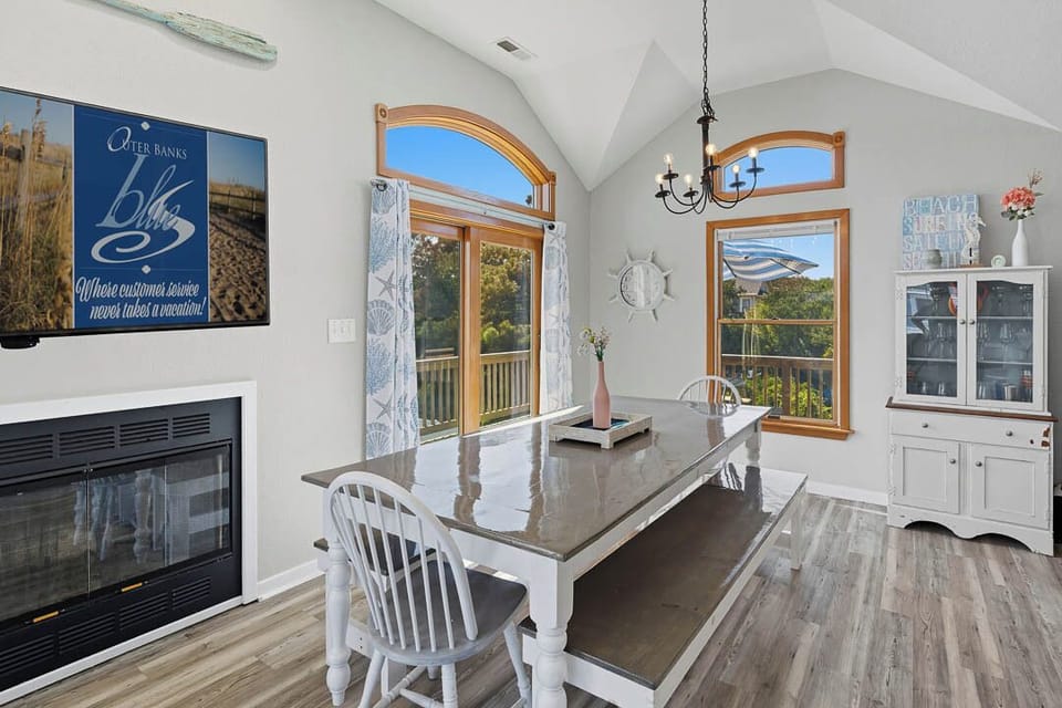 Top-Level Dining Room with Table (seats 8)