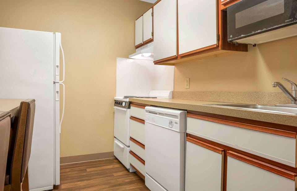 Deluxe Studio, 1 Queen Bed with Sofa bed, Non Smoking | Desk, laptop workspace, blackout drapes, iron/ironing board