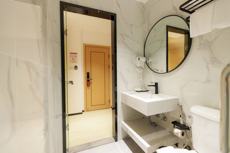 Shower, hair dryer, slippers, bidet