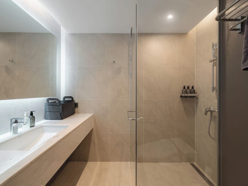 Slippers, bidet