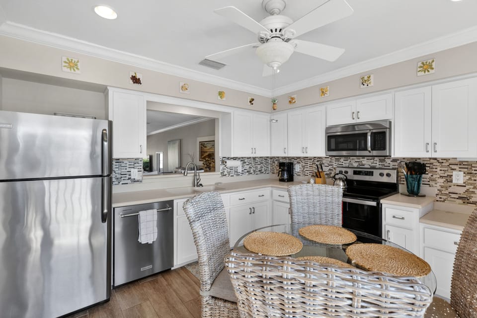 Condo, Patio, Pool View | Private kitchen | Coffee/tea maker, electric kettle
