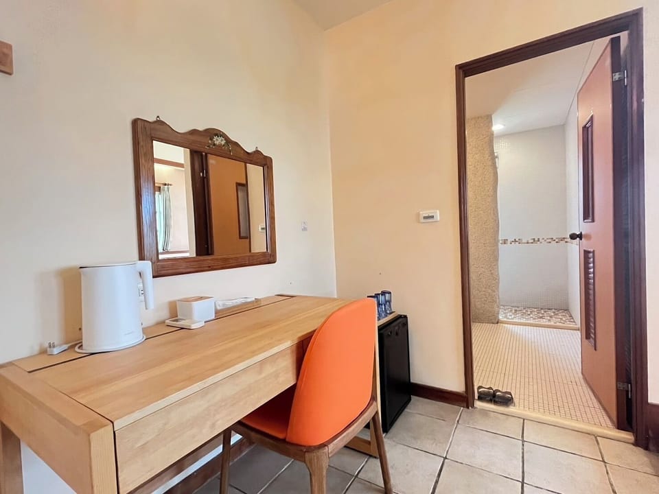 Family Room, Courtyard View | Free WiFi
