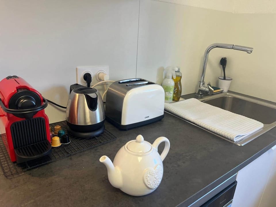 kitchen, coffee machine, toaster, kettle