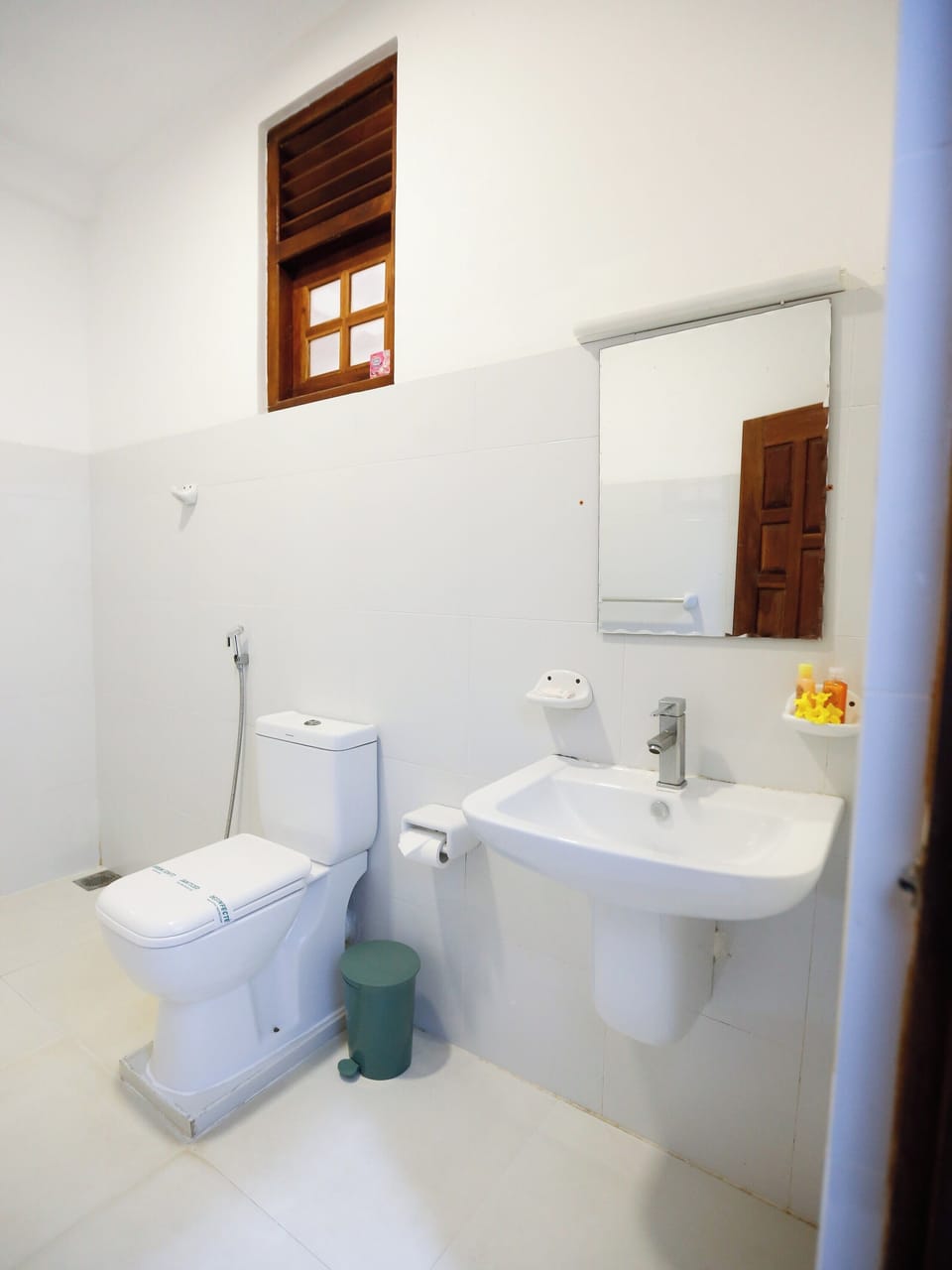 Deluxe Triple Room, Garden View | Bathroom | Shower, towels, soap, shampoo