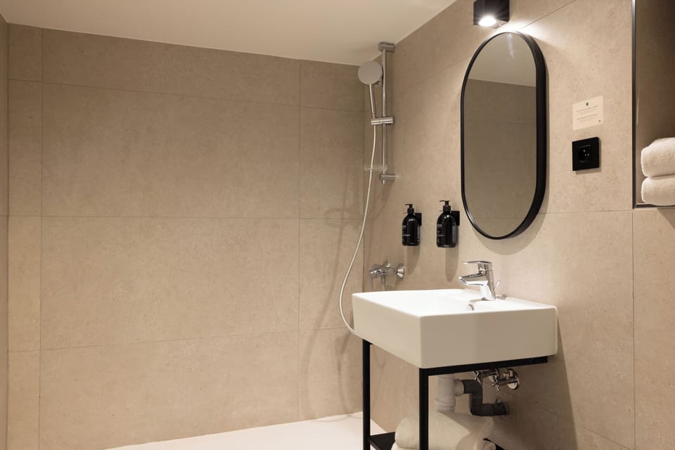 Quadruple Room | Bathroom | Free toiletries, hair dryer, towels, soap