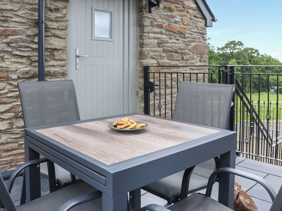 Sitting-out-area | Y Felin, Clynderwen, near Preseli Hills