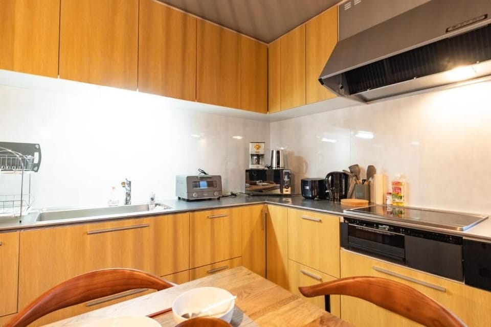 Electric kettle, toaster