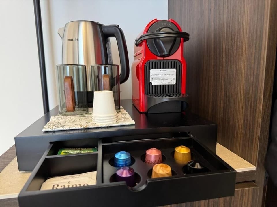 Standard Room | In-room dining