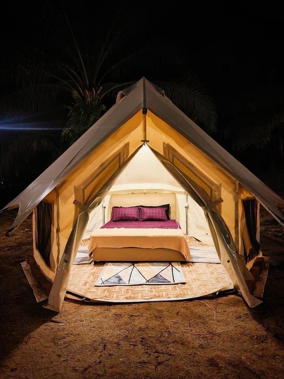 Comfort Tent, Garden View | Free WiFi, bed sheets