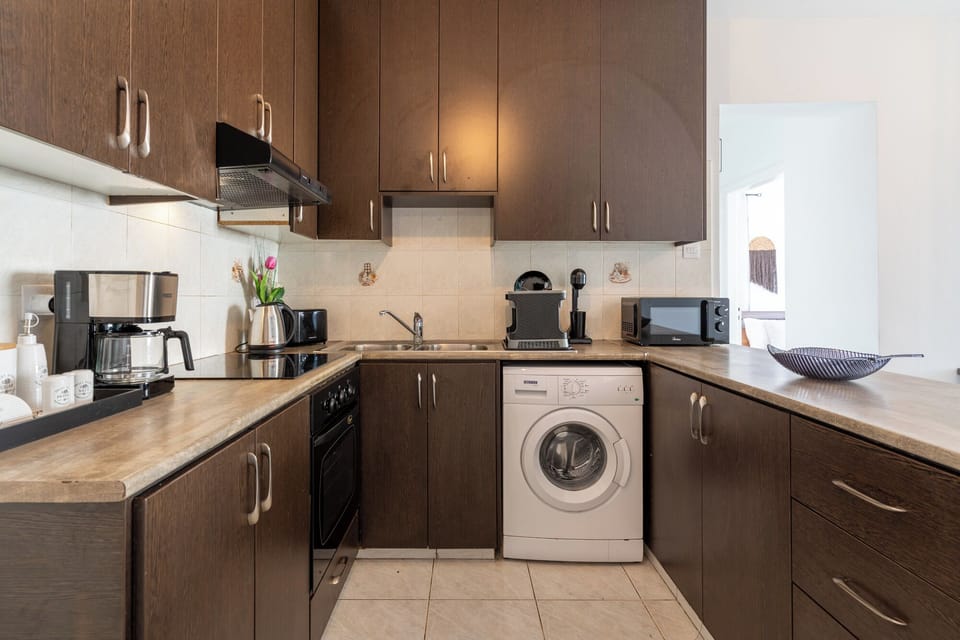 Apartment, 2 Bedrooms, Kitchen, City View | Private kitchen | Espresso maker, coffee/tea maker, full-size fridge, microwave
