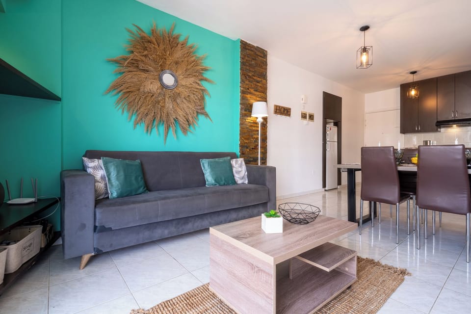 Apartment, 2 Bedrooms, Kitchen, City View | Living room | 42-inch Smart TV with digital channels