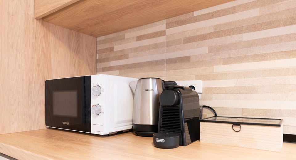 Deluxe Apartment, Balcony, Mountain View | Private kitchen | Fridge, microwave, oven, stovetop