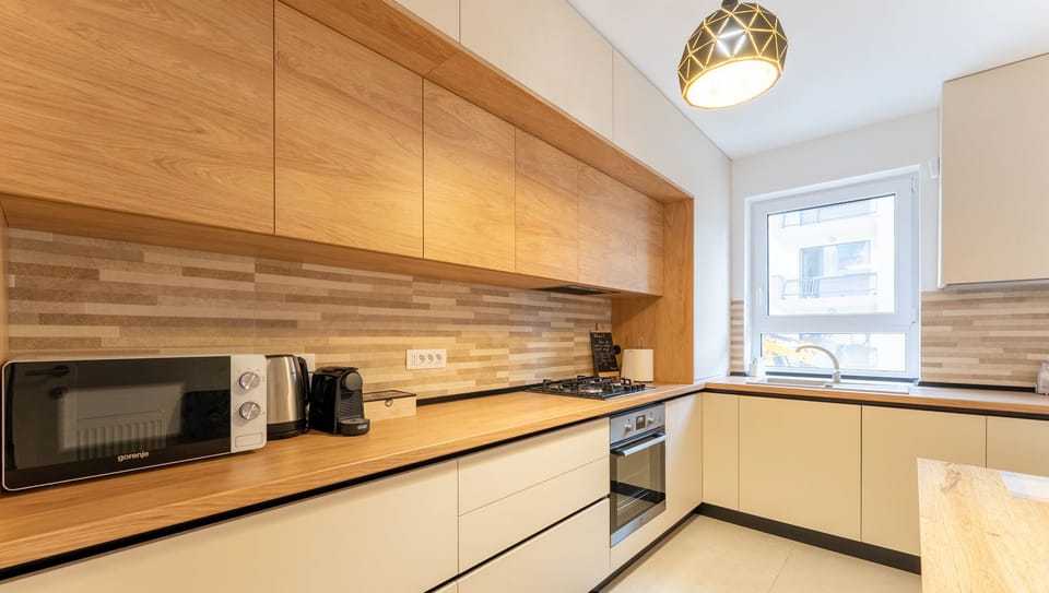 Deluxe Apartment, Balcony, Mountain View | Private kitchen | Fridge, microwave, oven, stovetop