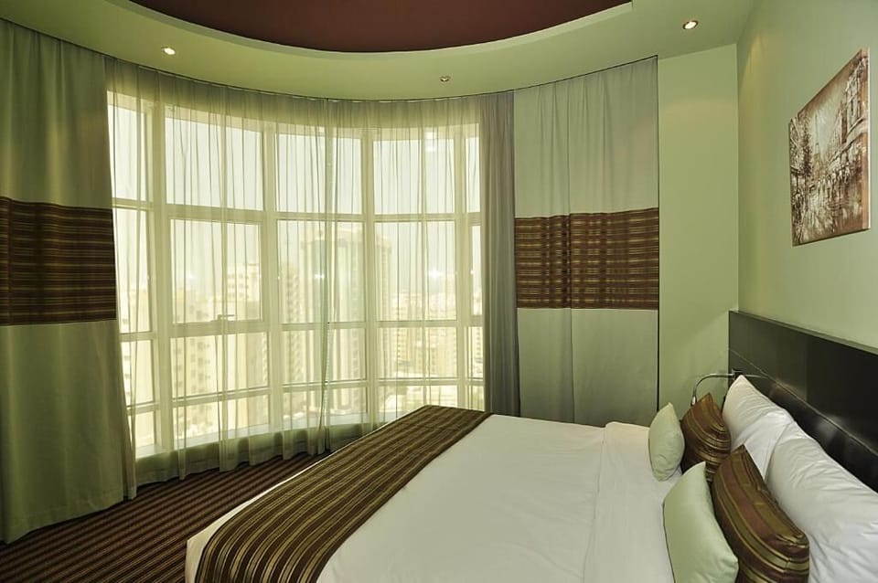 Minibar, soundproofing, iron/ironing board, free WiFi