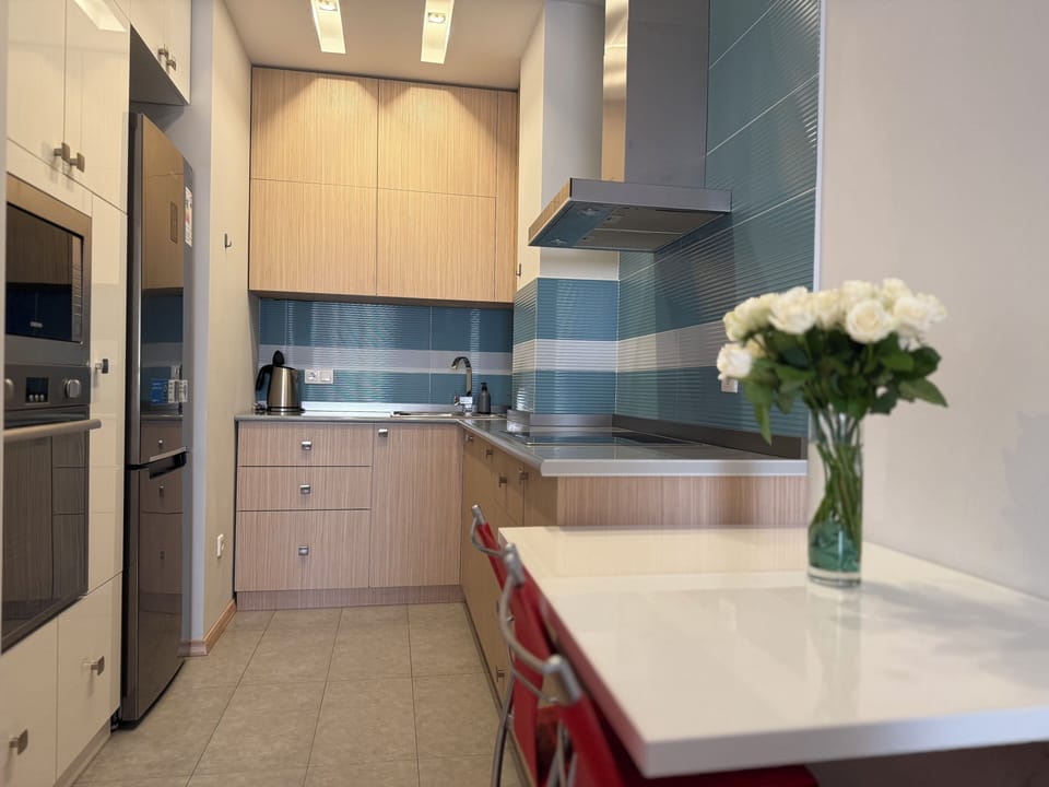 Deluxe Apartment, 2 Bedrooms, Balcony, Courtyard View | Private kitchen | Fridge, microwave, oven, stovetop