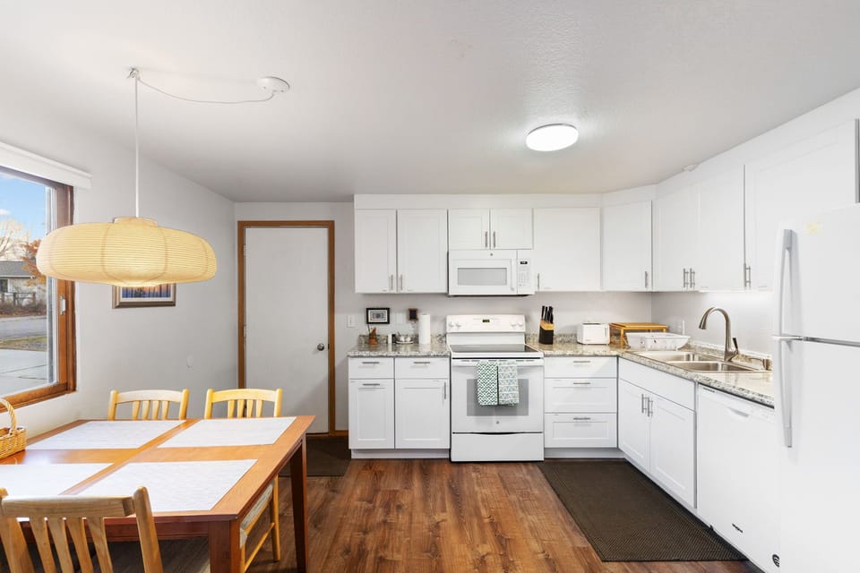 kitchen w/ garage access