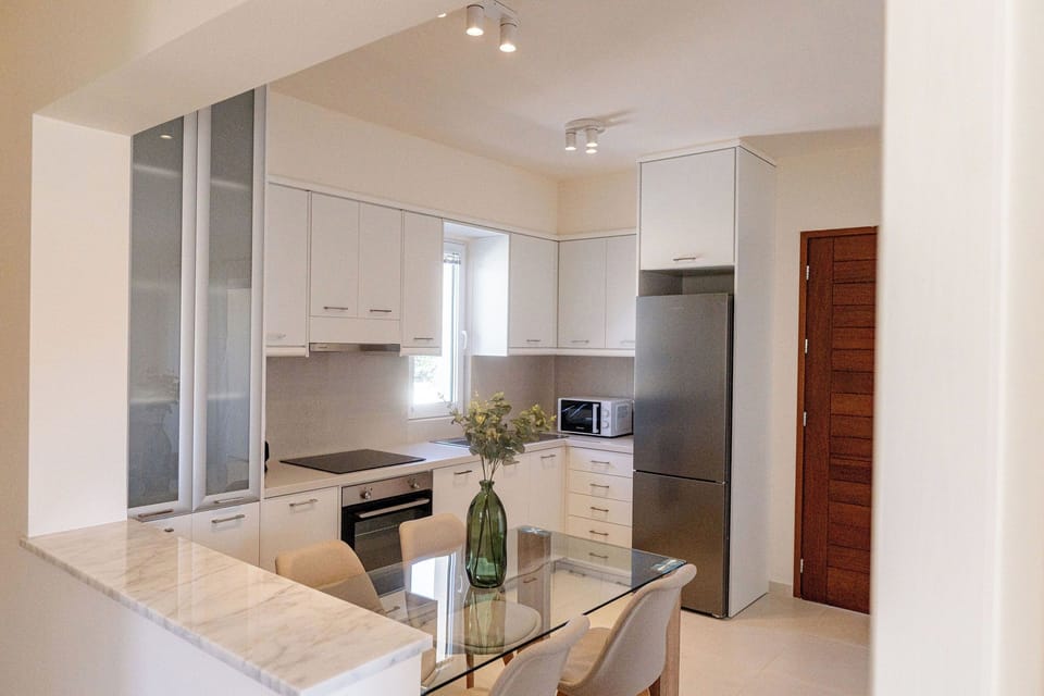 Luxury Apartment, Pool View | Private kitchen
