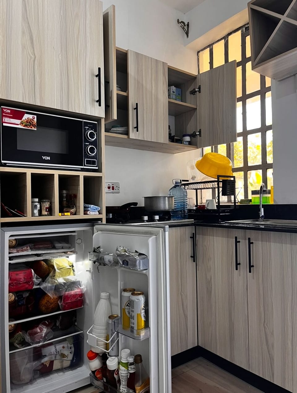 Deluxe Apartment, City View | Private kitchen | Fridge, microwave, cookware/dishes/utensils