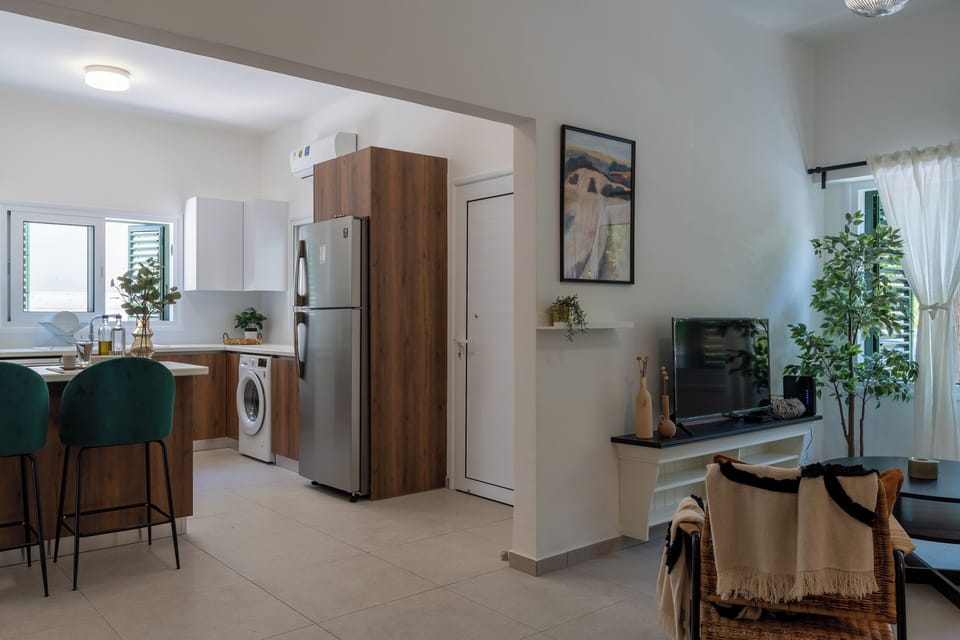 Apartment, 3 Bedrooms, Kitchen, City View | Private kitchen | Full-size fridge, microwave, oven, stovetop