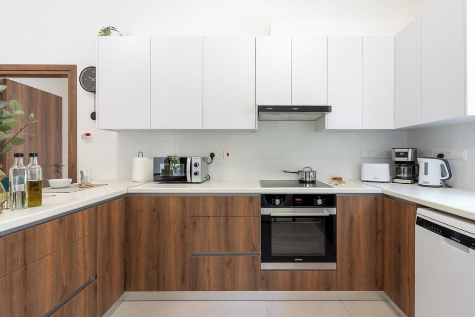 Apartment, 3 Bedrooms, Kitchen, City View | Private kitchen | Full-size fridge, microwave, oven, stovetop