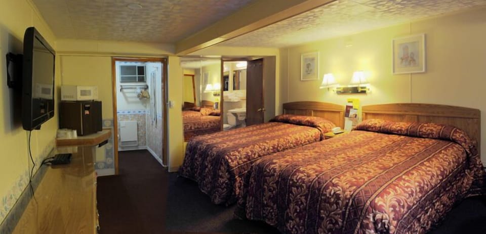 Basic Single Room, 2 Double Beds, Non Smoking | Desk, laptop workspace, soundproofing, iron/ironing board