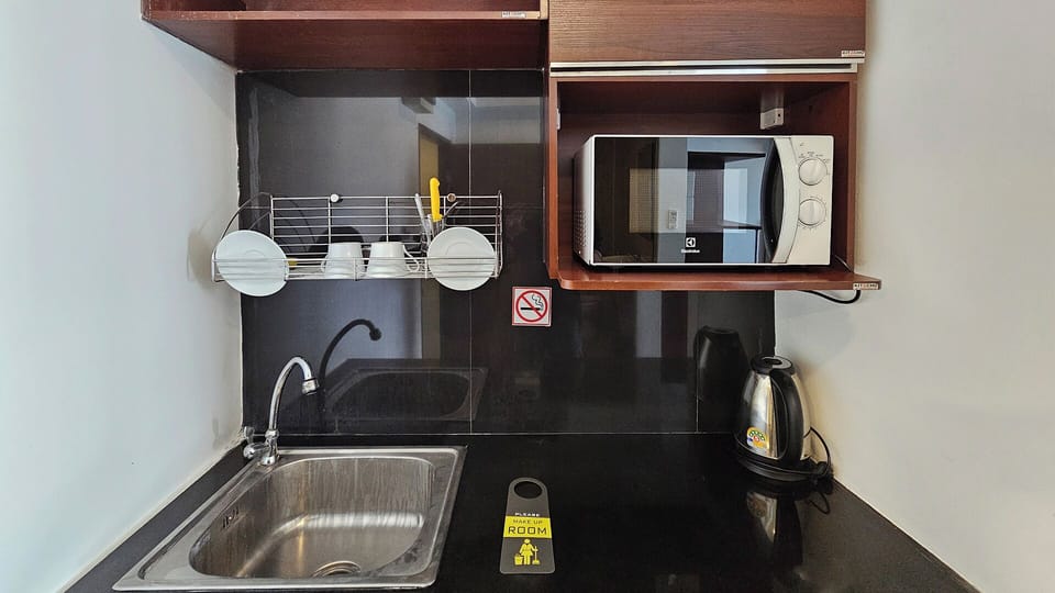 Standard Double Room, Balcony | Private kitchen | Electric kettle, paper towels