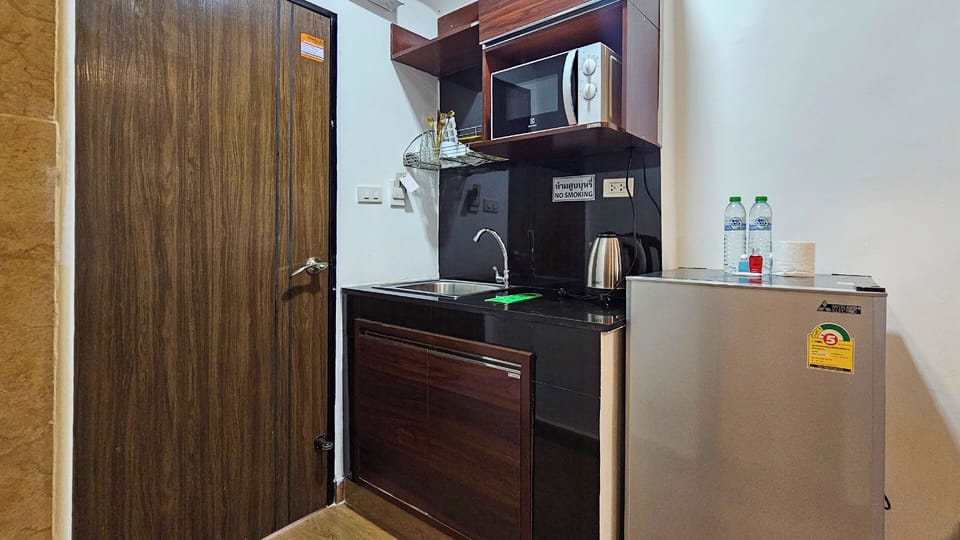 Comfort Double Room | Private kitchen | Electric kettle, paper towels