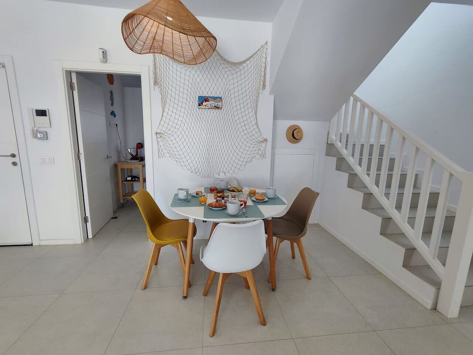 Comedor para hasta cuatro personas