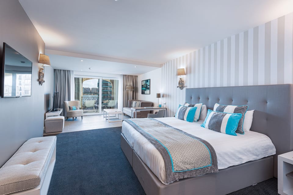 Designer Suite, Sea View | Egyptian cotton sheets, premium bedding, minibar, in-room safe