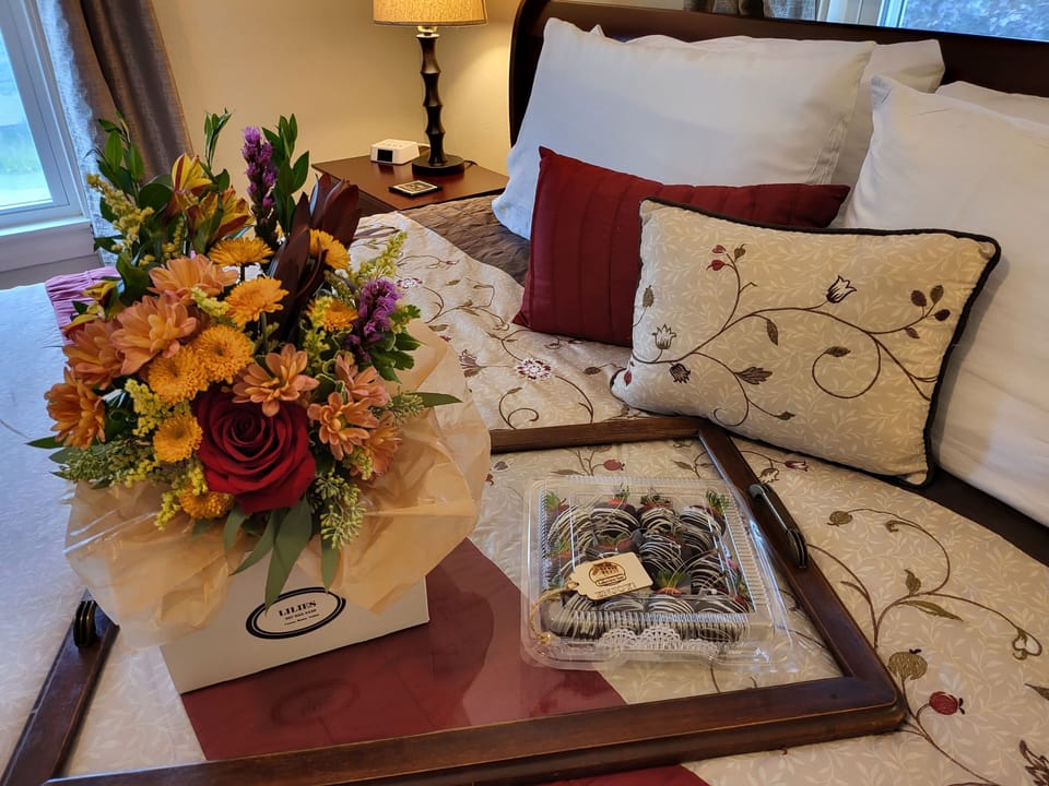 Superior Room, 1 King Bed | Individually decorated, individually furnished, free WiFi, bed sheets