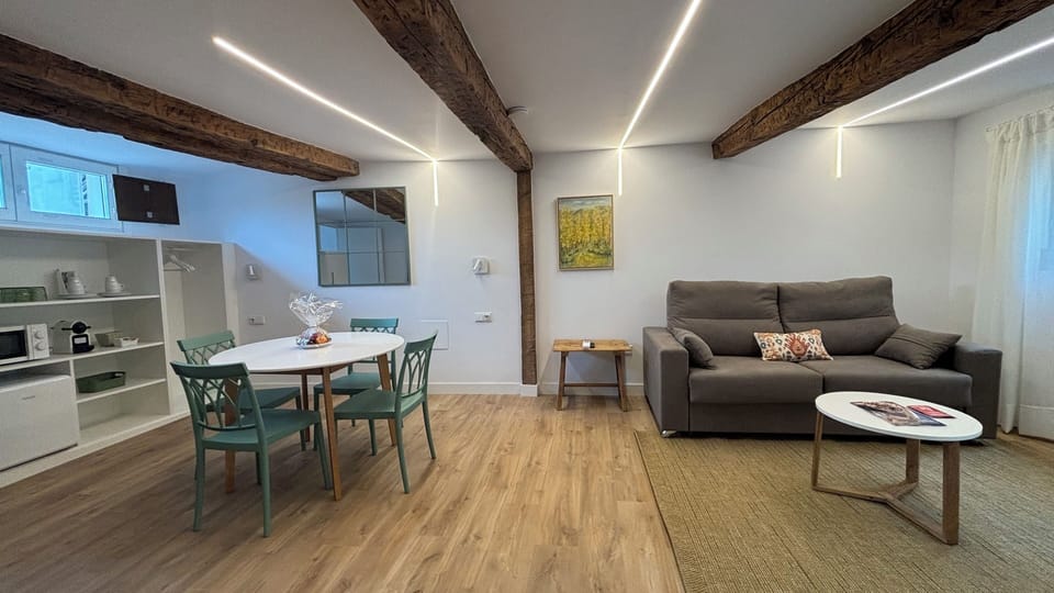 Superior Suite, City View | Living area