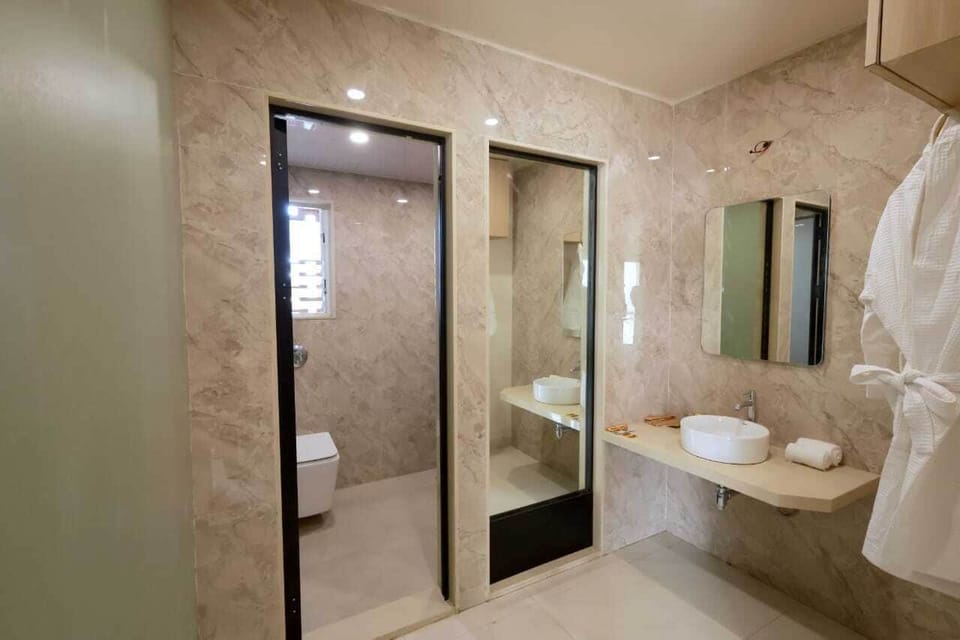 Deluxe Double Room | Bathroom