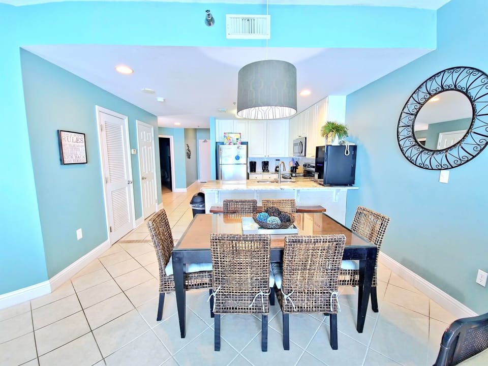 dining room with seating for 6