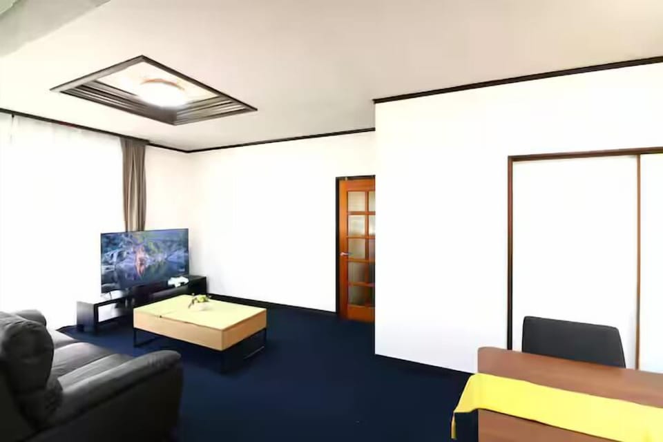 Basic House, City View | In-room dining
