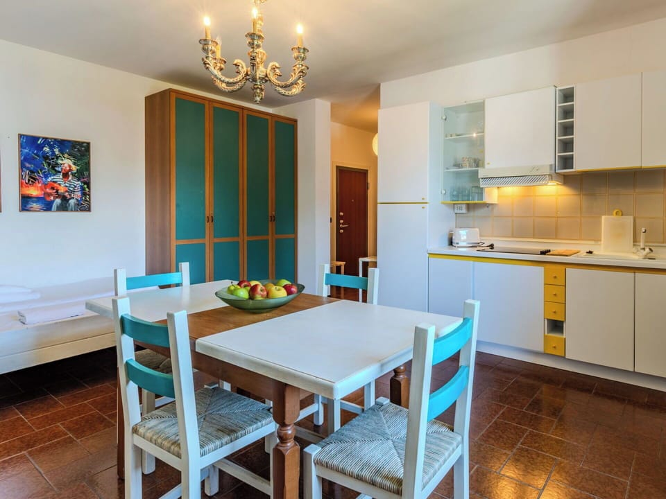 Flooring, Interior Design, Wood, Floor, Ceiling, Furniture, Room, Table, Kitchen & Dining Room Table, Dining Room
