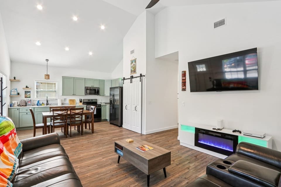 Power Recliners, Smart TV, Xbox one with games, Arcade Machine, board games