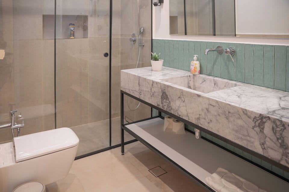 Junior Suite, Terrace, Garden View | Bathroom | Shower, rainfall showerhead, free toiletries, hair dryer