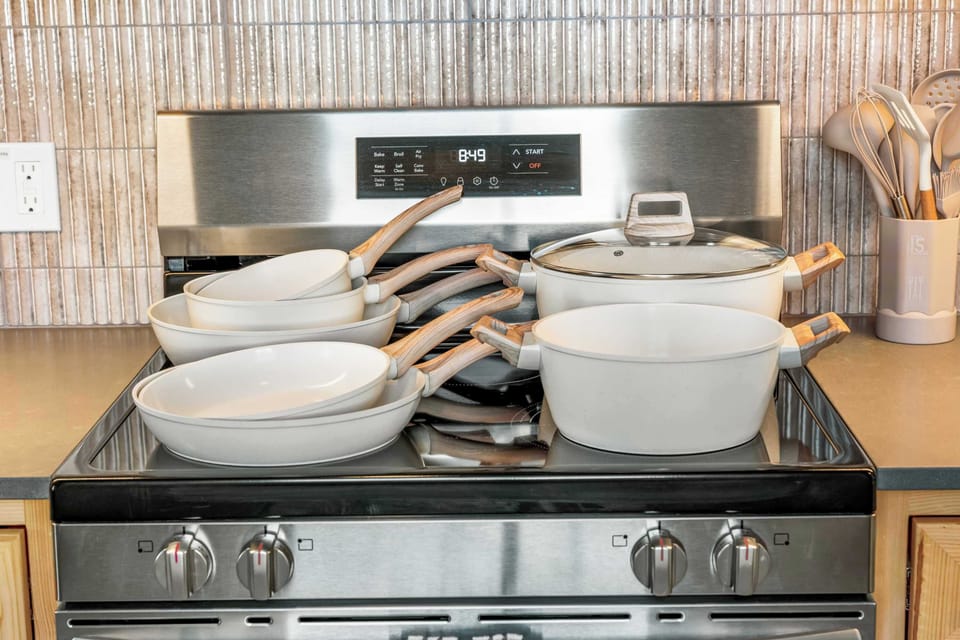 【Kitchen】Full cookware set included — guests cook most of their meals right here