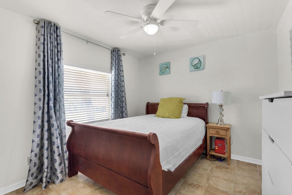 Guest bedroom 1
