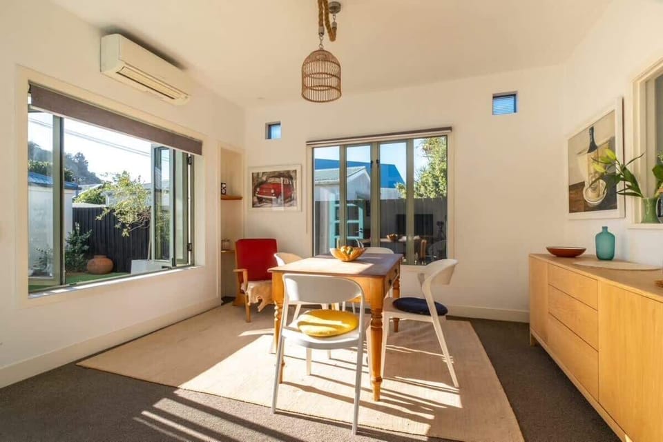 Dining room with heating