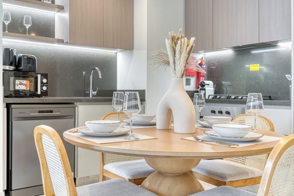 Luxury Apartment, Canal View | Private kitchenette | Full-size fridge, microwave, oven, stovetop