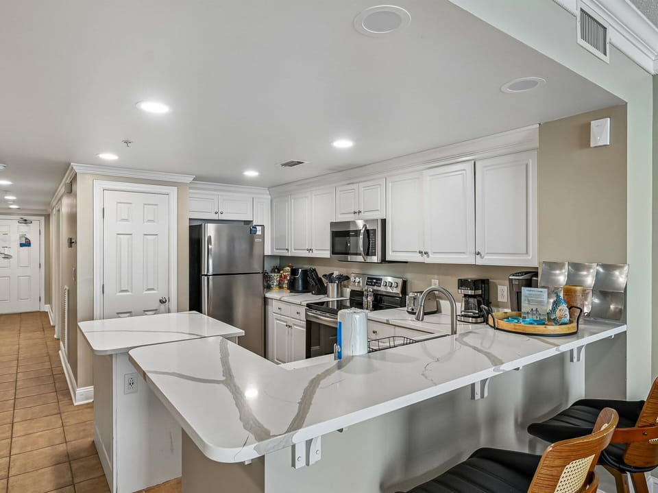 Kitchen - Breakfast Bar