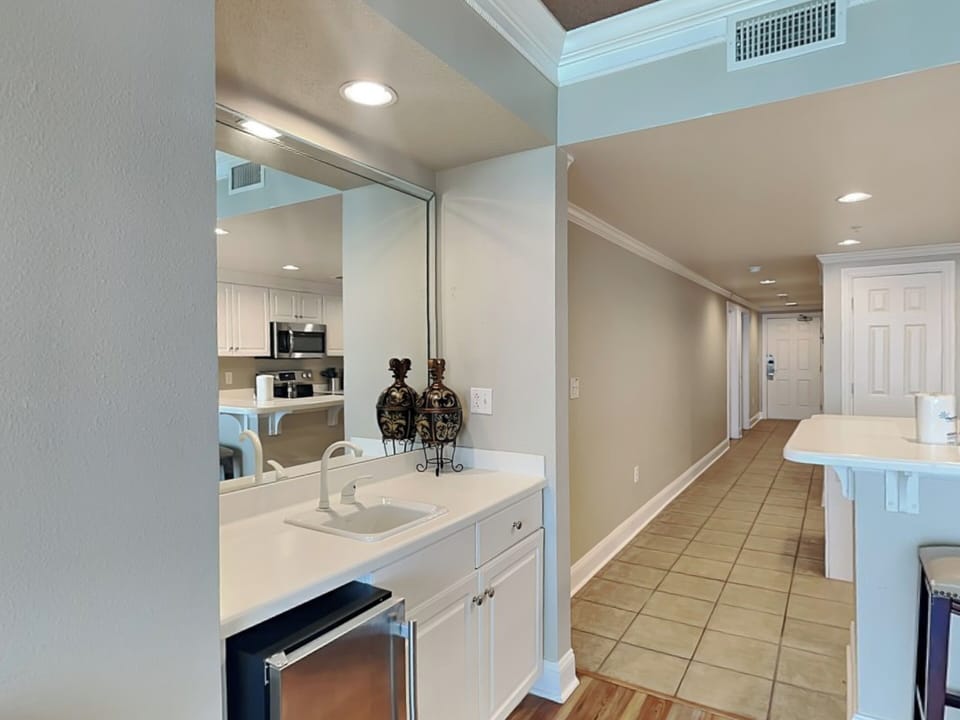Wet Bar - Mini Fridge