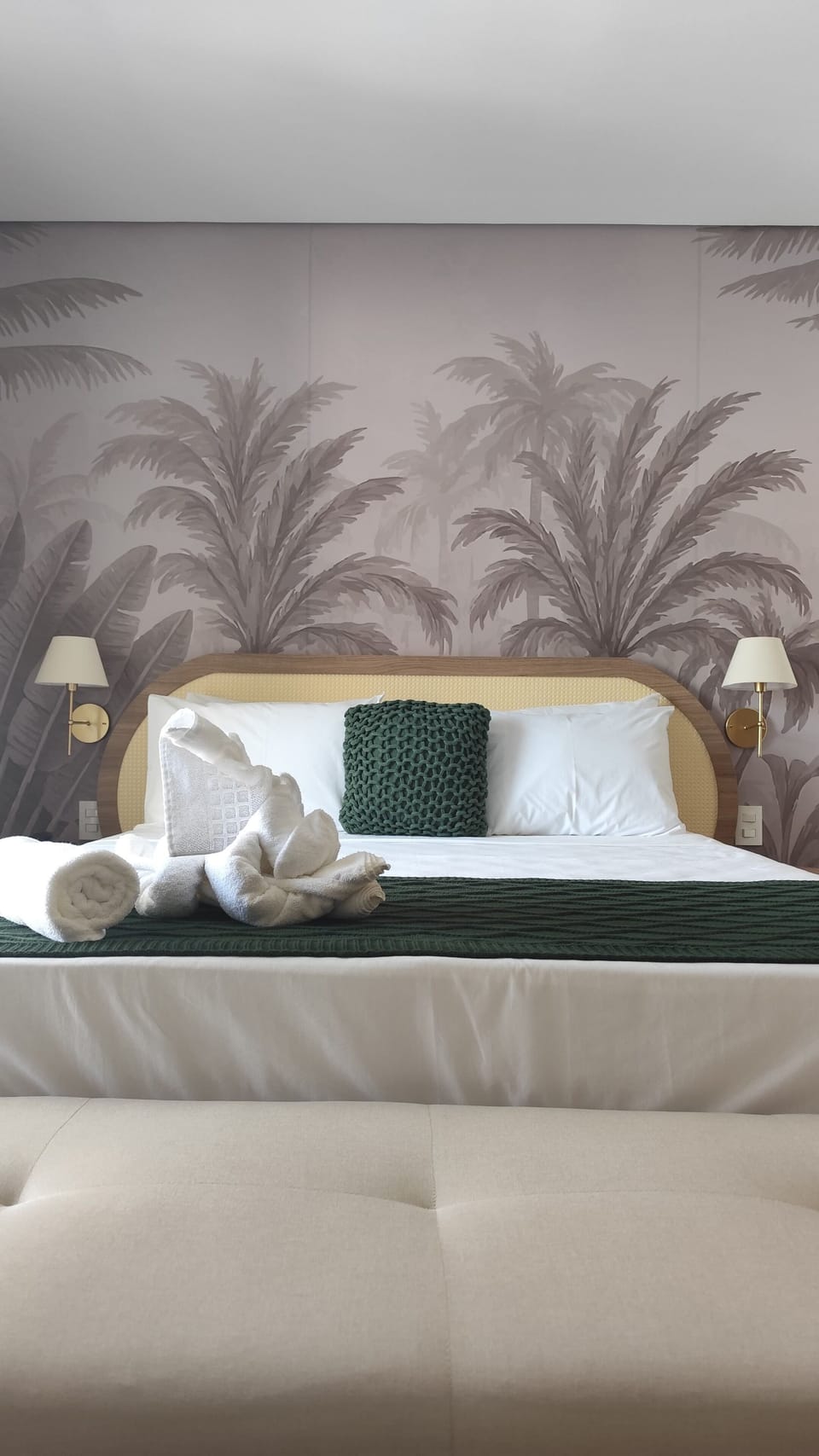 Superior Suite | Laptop workspace, free WiFi, bed sheets