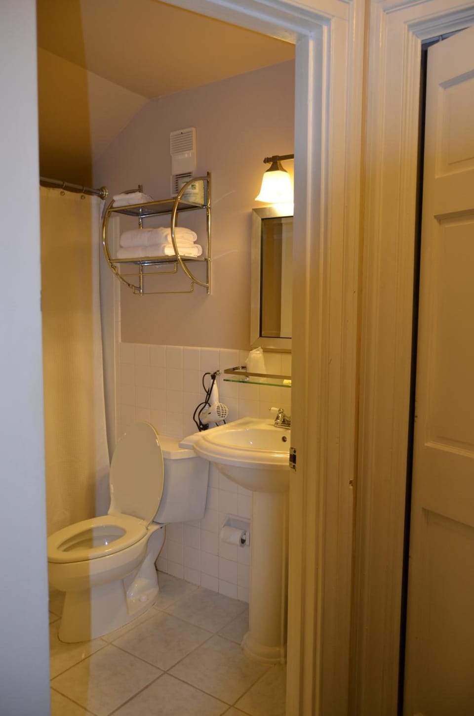Opal Room | Bathroom | Shower, free toiletries, hair dryer, towels