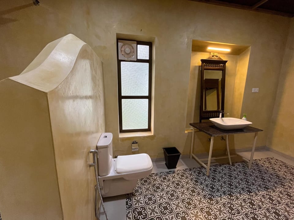 Luxury Suite, Garden View | Bathroom | Shower, towels, soap, shampoo