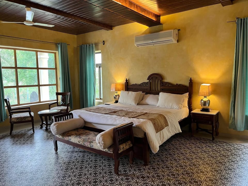 Luxury Suite, Garden View | Egyptian cotton sheets, premium bedding, laptop workspace, WiFi (free)